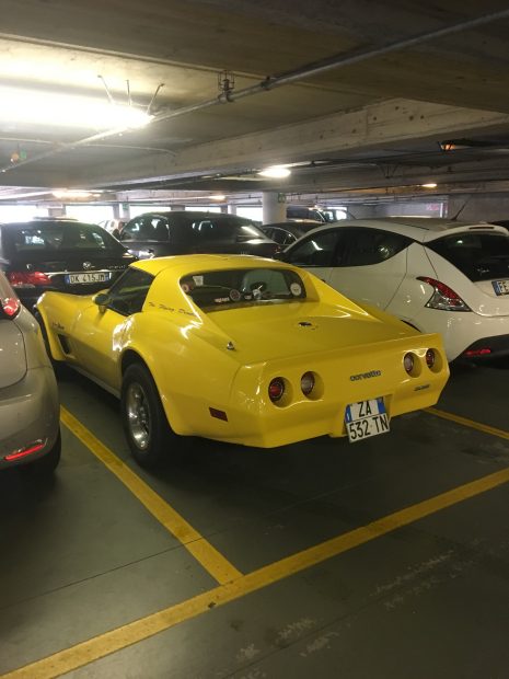 Żółte linie parkingowe we Włoszech